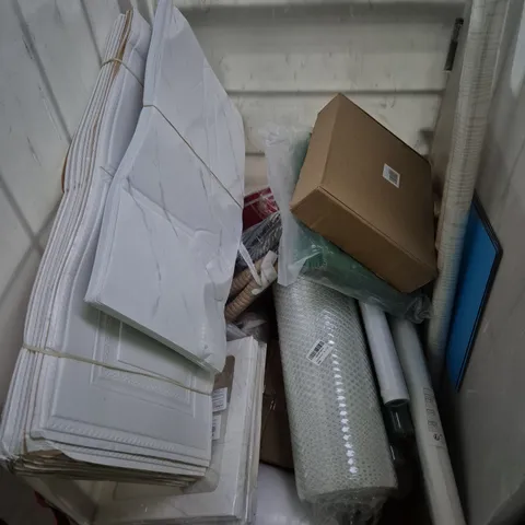 APPROXIMATELY 20 ASSORTED OVERSIZED HOUSEHOLD PRODUCTS TO INCLUDE WALLPAPER, STORAGE CASE, CUSHIONS ETC - COLLECTION ONLY 