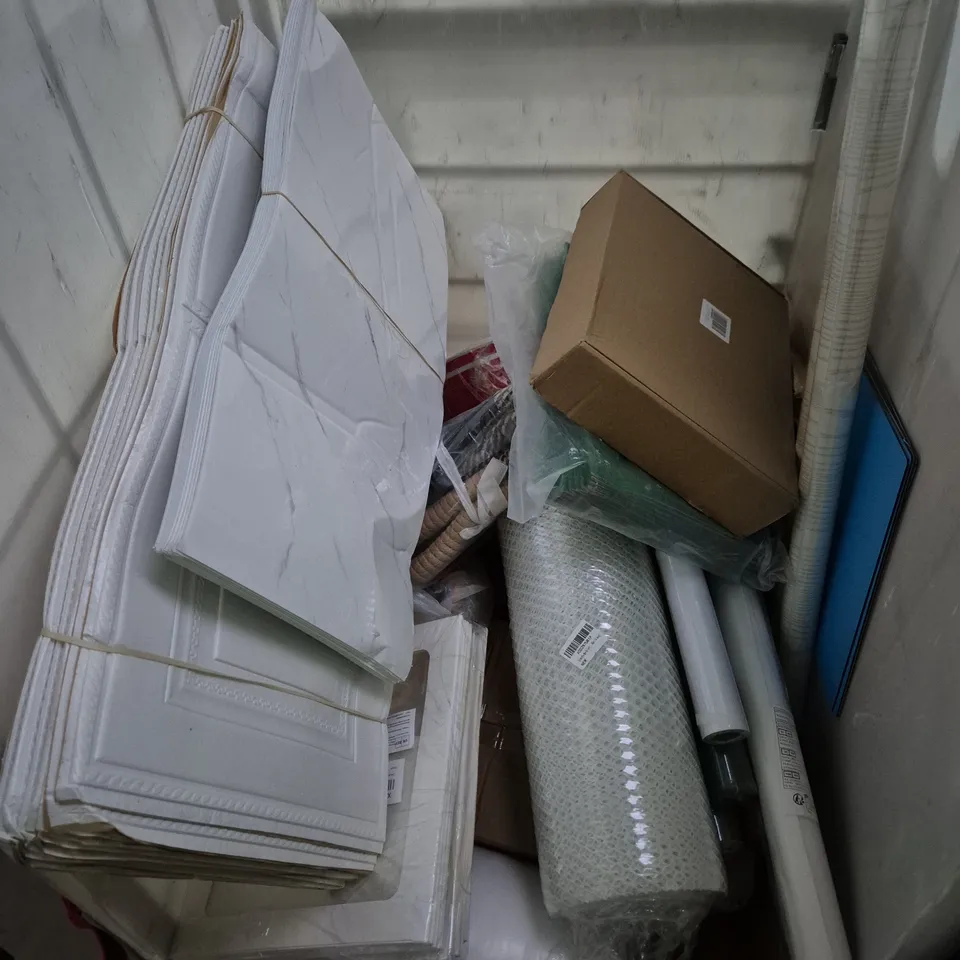 APPROXIMATELY 20 ASSORTED OVERSIZED HOUSEHOLD PRODUCTS TO INCLUDE WALLPAPER, STORAGE CASE, CUSHIONS ETC - COLLECTION ONLY 