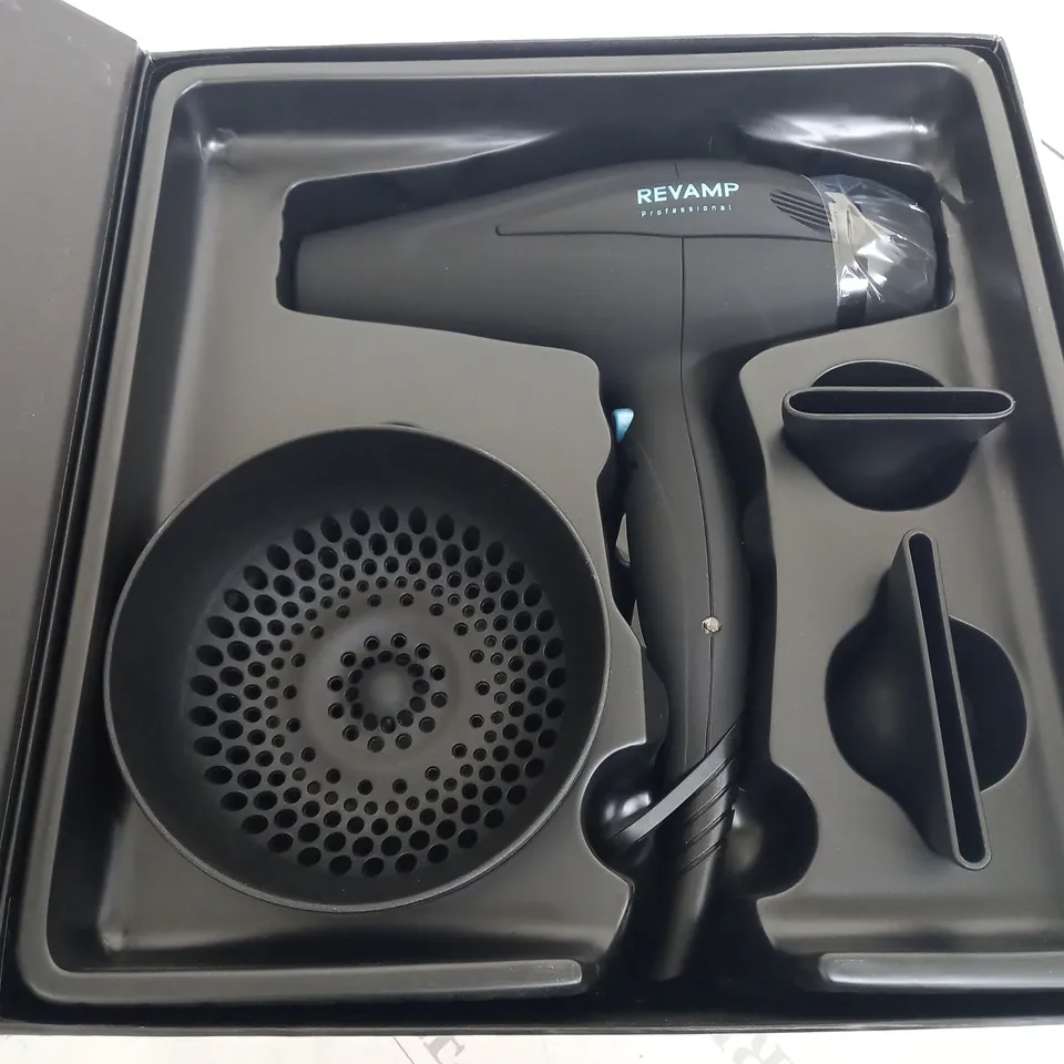 BOXED REVAMP PROGLOSS 5500 AC PROFESSIONAL 2400W DRYER DR-5500-GB