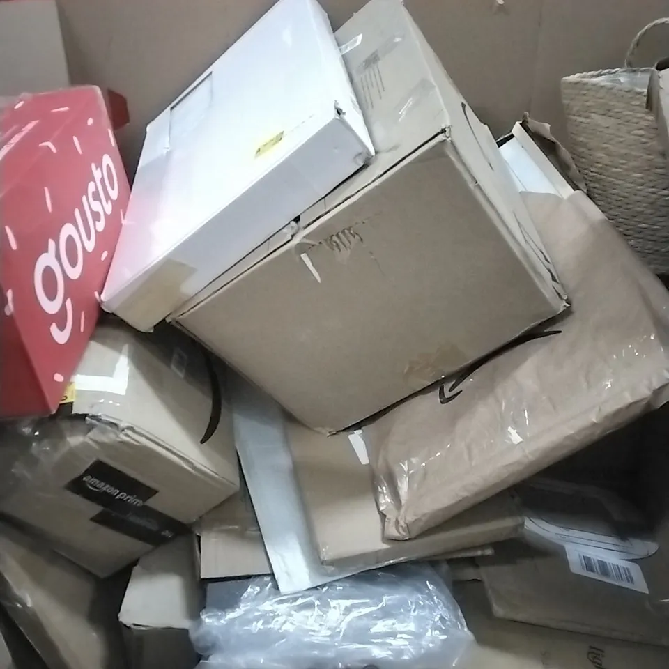 PALLET OF HOUSEHOLD ITEMS TO INCLUDE METEOR SHOWER RAIN LIGHTS,SEAT PROTECTORS,BED RAIL FOR ELDERLY,PET CARRIER AND OTHER ASSORTED ITEMS...