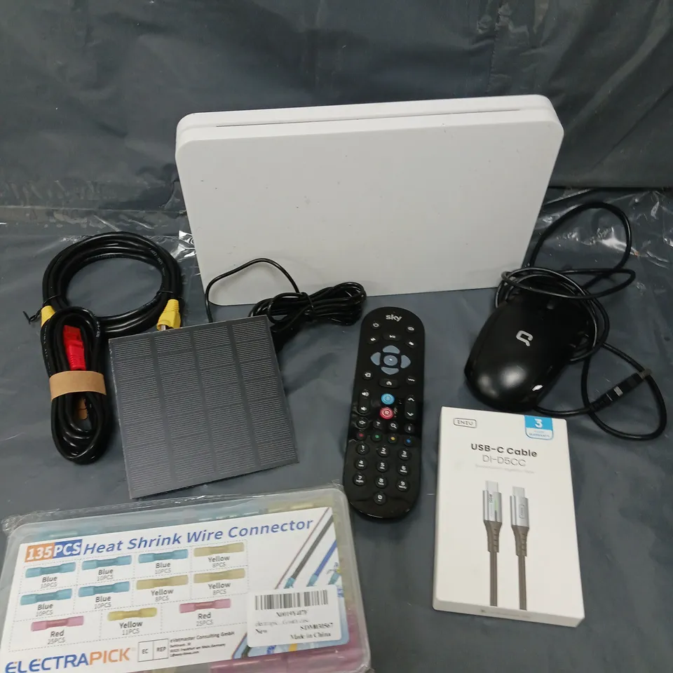 APPROXIMATELY 15 ASSORTED ELECTRICAL PRODUCTS TO INCLUDE REPLACEMENT REMOTE CONTROLS, POWER SUPPLIES, CHARGING CABLES ETC 