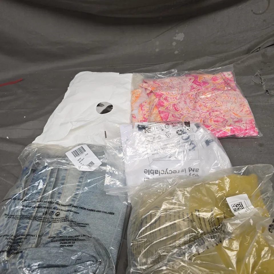 LARGE BOX OF APPROXIMATELY 20 ASSORTED CLOTHING ITEMS IN VARIOUS SIZES, STYLES AND COLOURS