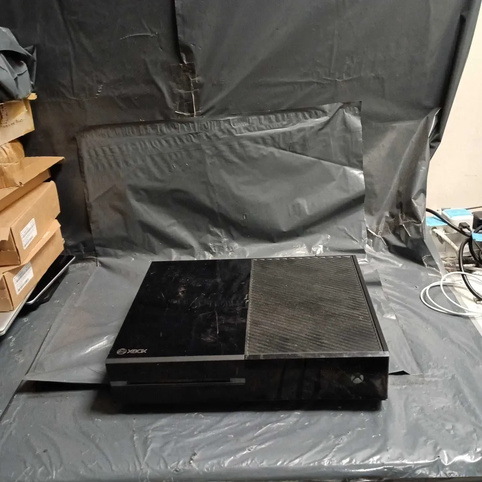 XBOX ONE CONSOLE (ORIGINAL) – BLACK