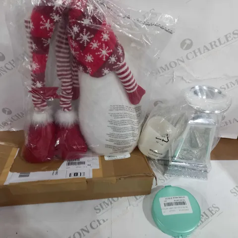 BOX OF ASSORTED ITEMS TO INCLUDE - XMAS DECORATIONS - LIGHTS