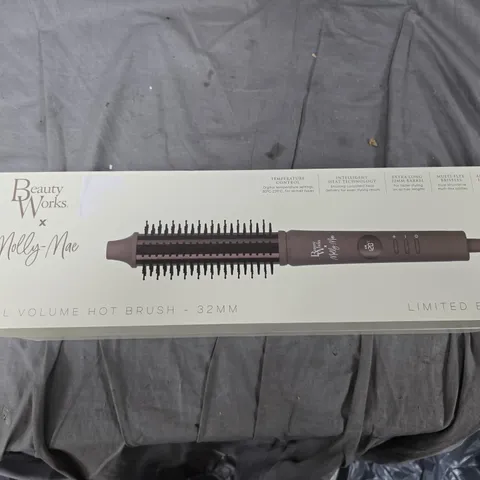 BEAUTY WORKS X MOLLY-MAE XXL VOLUME HOT BRUSH – 32MM, LIMITED EDITION (BOXED)