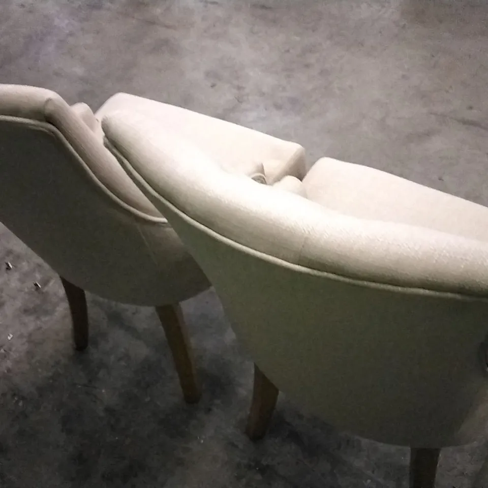 SET OF 2 BEIGE FABRIC BUTTONBACK DINING CHAIRS WITH ARM REST AND WOODEN LEGS 