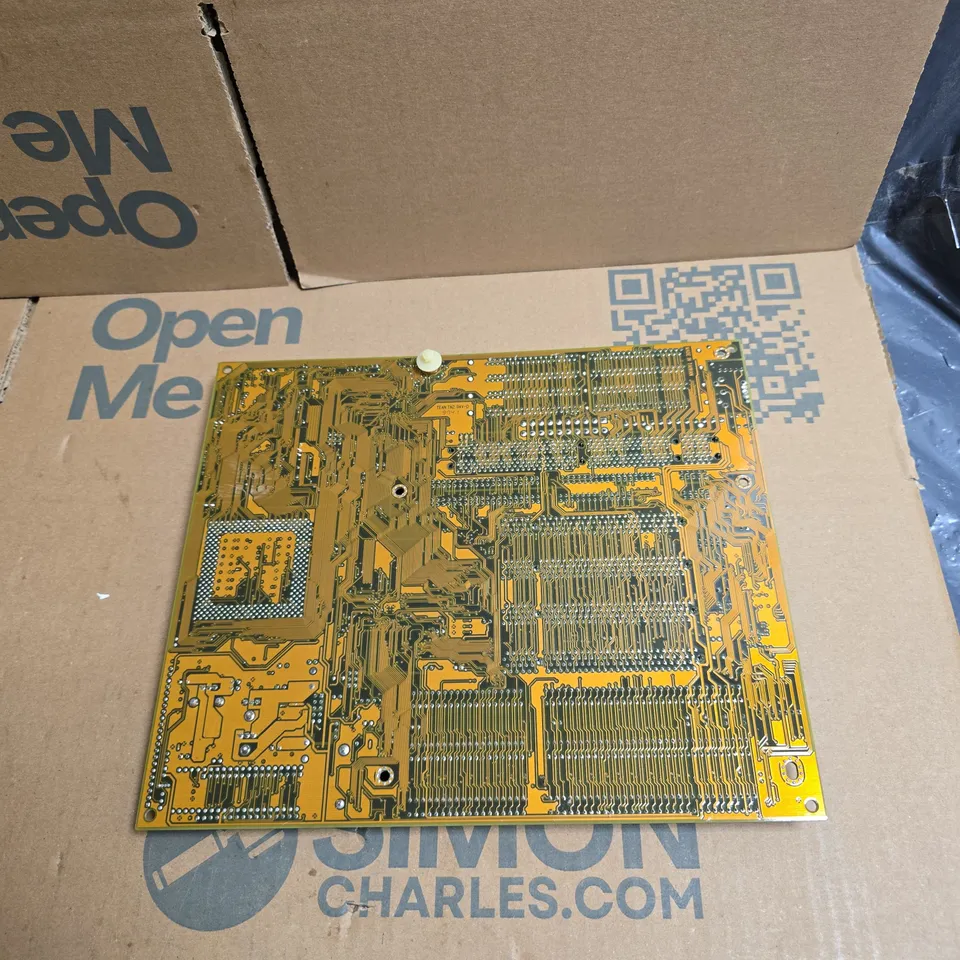 UNSPECIFIED PC MOTHERBOARD - ATX FORM FACTOR, MULTIPLE PCI SLOTS, CPU SOCKET