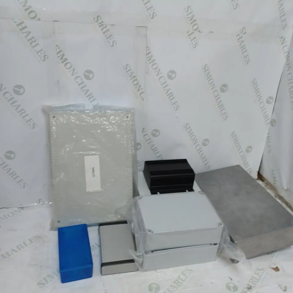 BOX OF ASSORTED METAL CONTAINERS AND METAL STORAGE CONTAINERS 