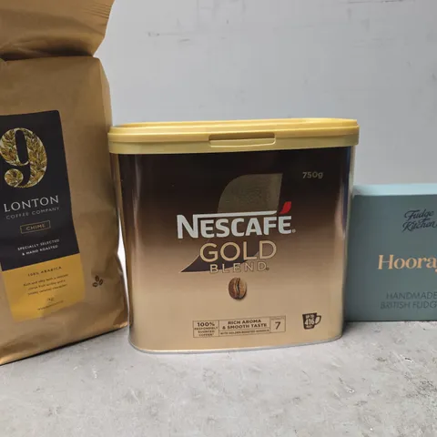 APPROXIMATELY 7 ASSORTED FOOD ITEMS TO INCLUDE - NESCAFE GOLD BLEND , FUDGE KITCHEN HOORAY FUDGE ETC