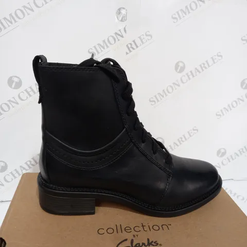 BOXED PAIR OF CLARKS BOOTS IN BLACK LEATHER - SIZE 6