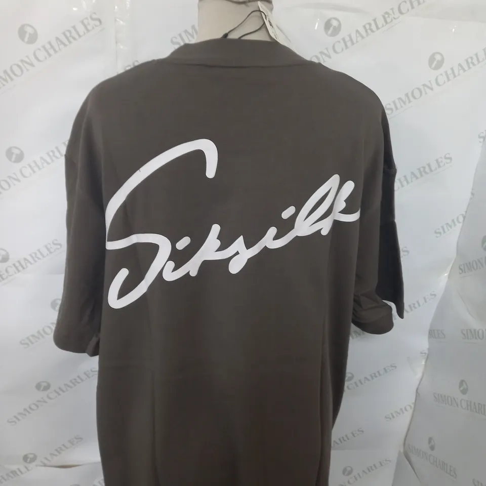 SIKSILK SCRIPT T-SHIRT SIZE L