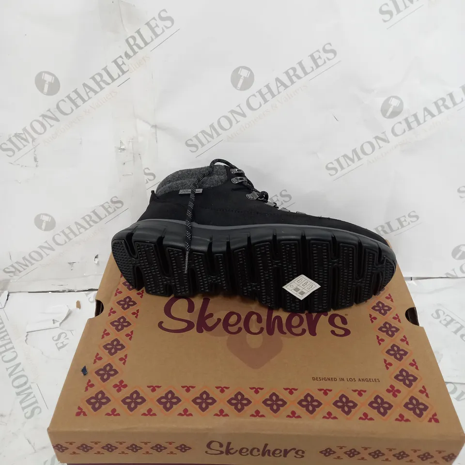 BOXED SKECHERS SYNERGY WARM TECH BOOTS, BLACK - SIZE 5