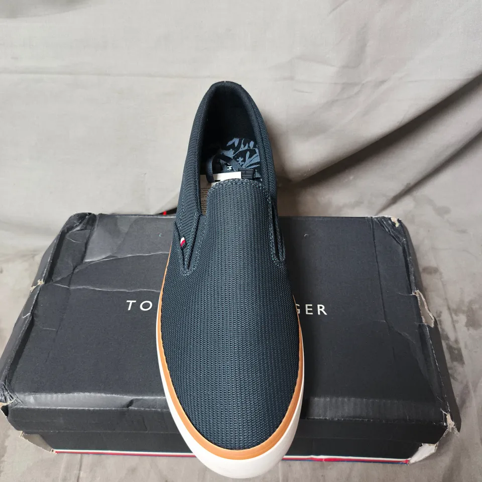 TOMMY HILFIGER SLIP-ON SNEAKERS – NAVY CANVAS, MEN’S UK SIZE 8