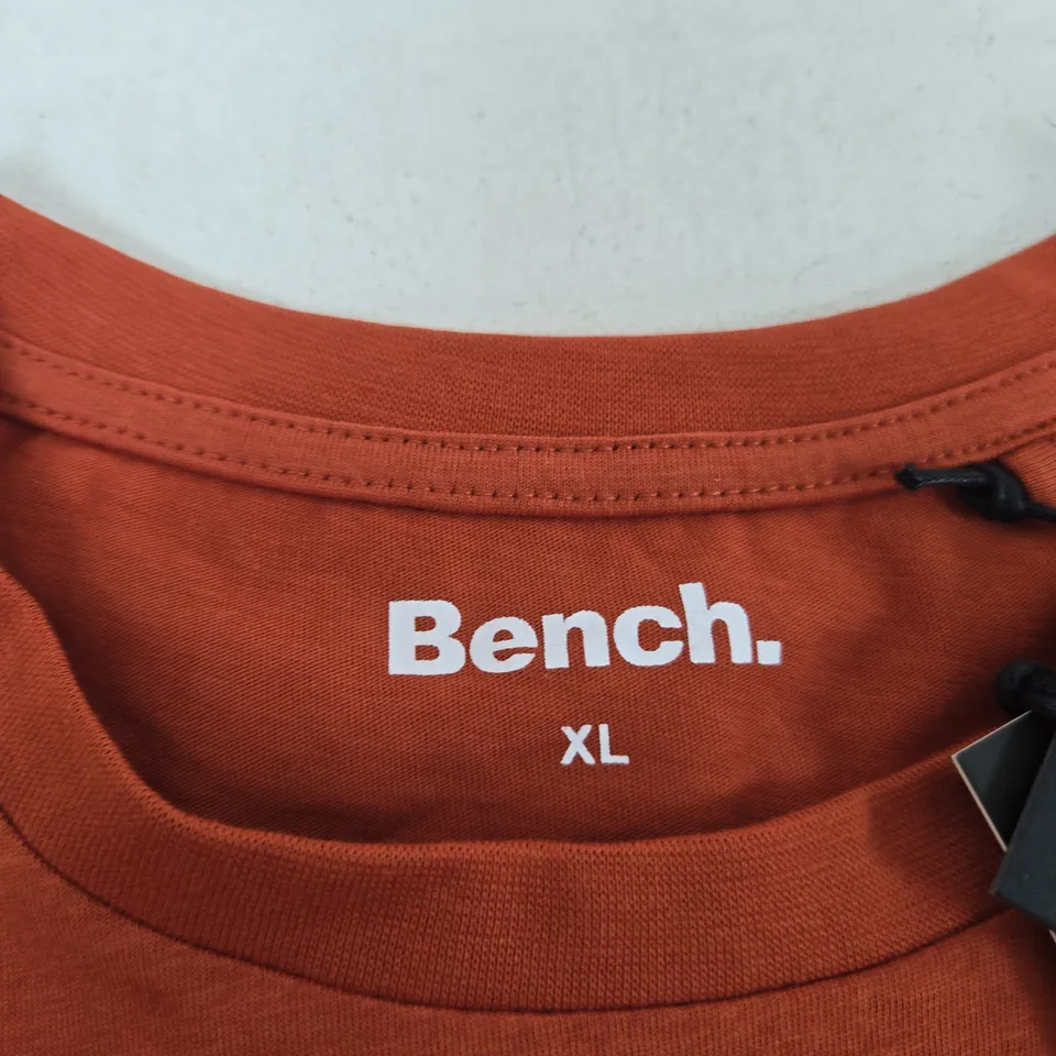 BENCH. ORANGE T-SHIRT – XL (MEN'S)