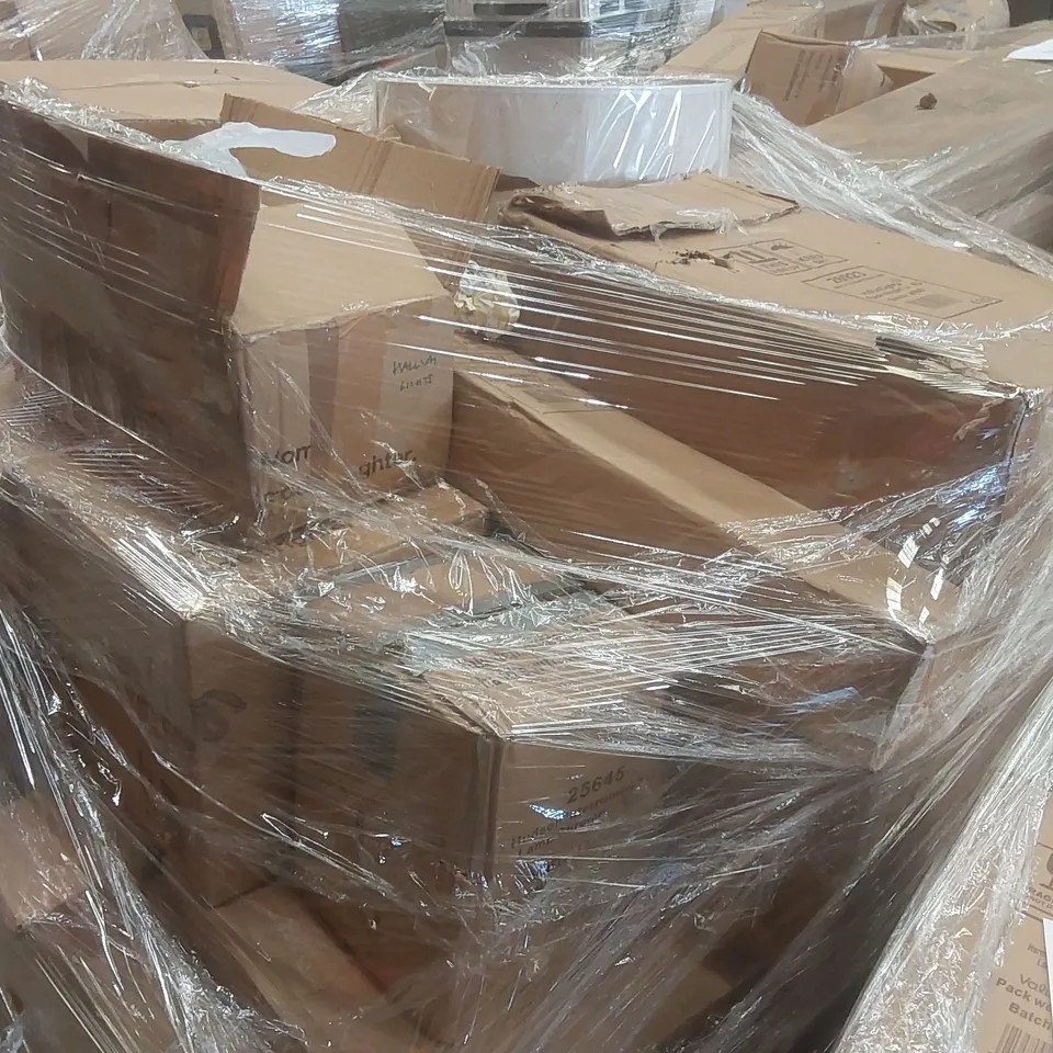 PALLET CONTAINING A VERY LARGE QUANTITY OF ASSORTED DESIGNER LIGHTING PRODUCTS
