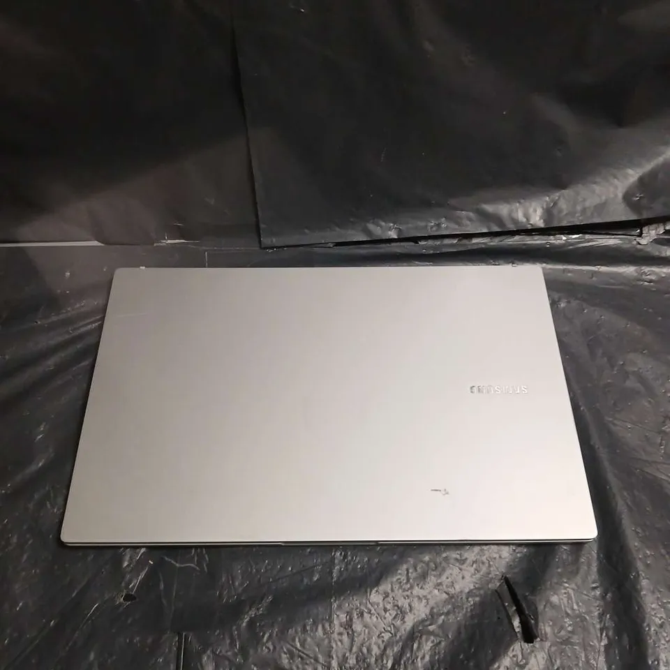 SAMSUNG LAPTOP – SILVER, 15.6" DISPLAY, INTEL CORE I5 (NP755XDA)
