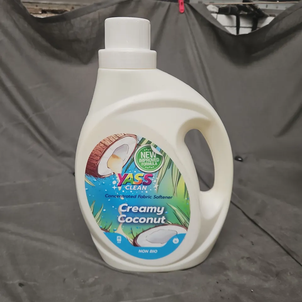 APPROXIMATELY 7 ASSORTED HOUSEHOLD LIQUIDS INCLUDING YASS CLEAN FABRIC SOFTENER AND LENOR FABRIC SOFTENER 