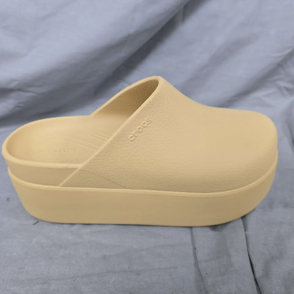 UNBOXED PAIR OF CROCS RAISED CLOGS IN BEIGE - W8