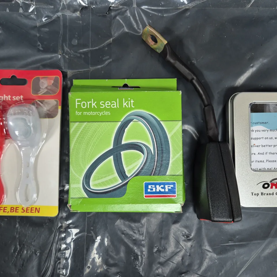 APPROXIMATELY 10 ASSORTED VEHICLE PARTS AND ACCESSORIES TO INCLUDE FORK SEAL KIT, 2 LEDS LIGHT SET, ETC - COLLECTION ONLY