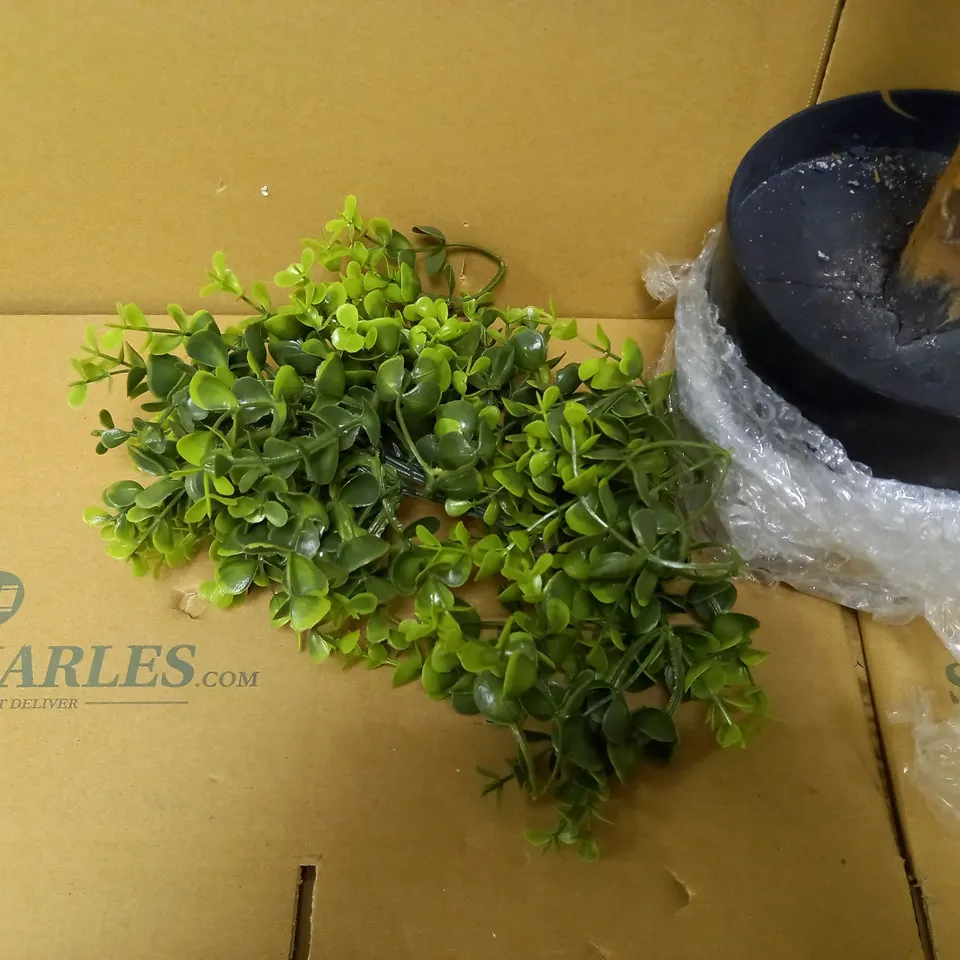 LEAF UV PROTECTED ARTIFICIAL TOPIARY TREE