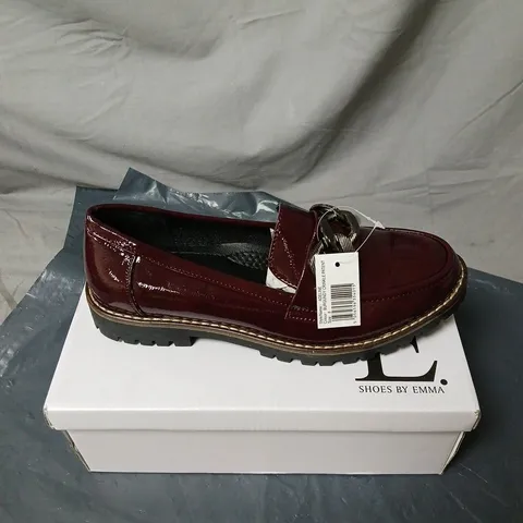 SHOES BY EMMA SIZE 8 BURGUNDY CRINKLE PATENT SHOES BOXED