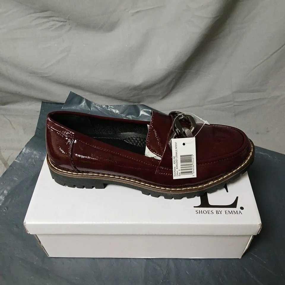 SHOES BY EMMA SIZE 8 BURGUNDY CRINKLE PATENT SHOES BOXED