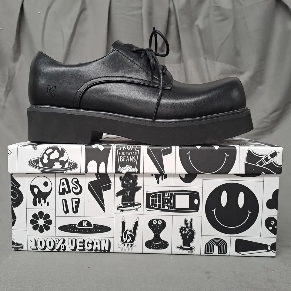 BOXED PAIR OF KOI VEGAN 400% OVERSIZED MEN'S DERBY SHOES IN BLACK UK SIZE 7