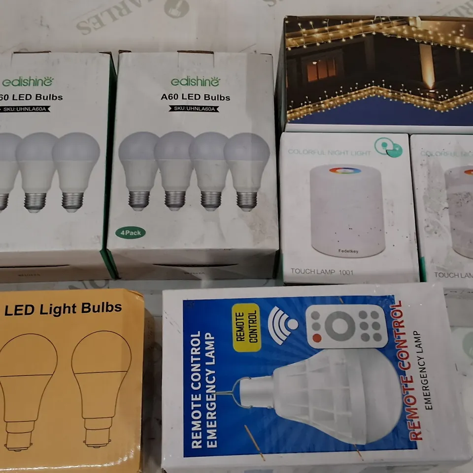 LOT OF 16 ASSORTED ITEMS TO INCLUDE NIGHT LIGHTS, LED BULBS AND USB CABLES