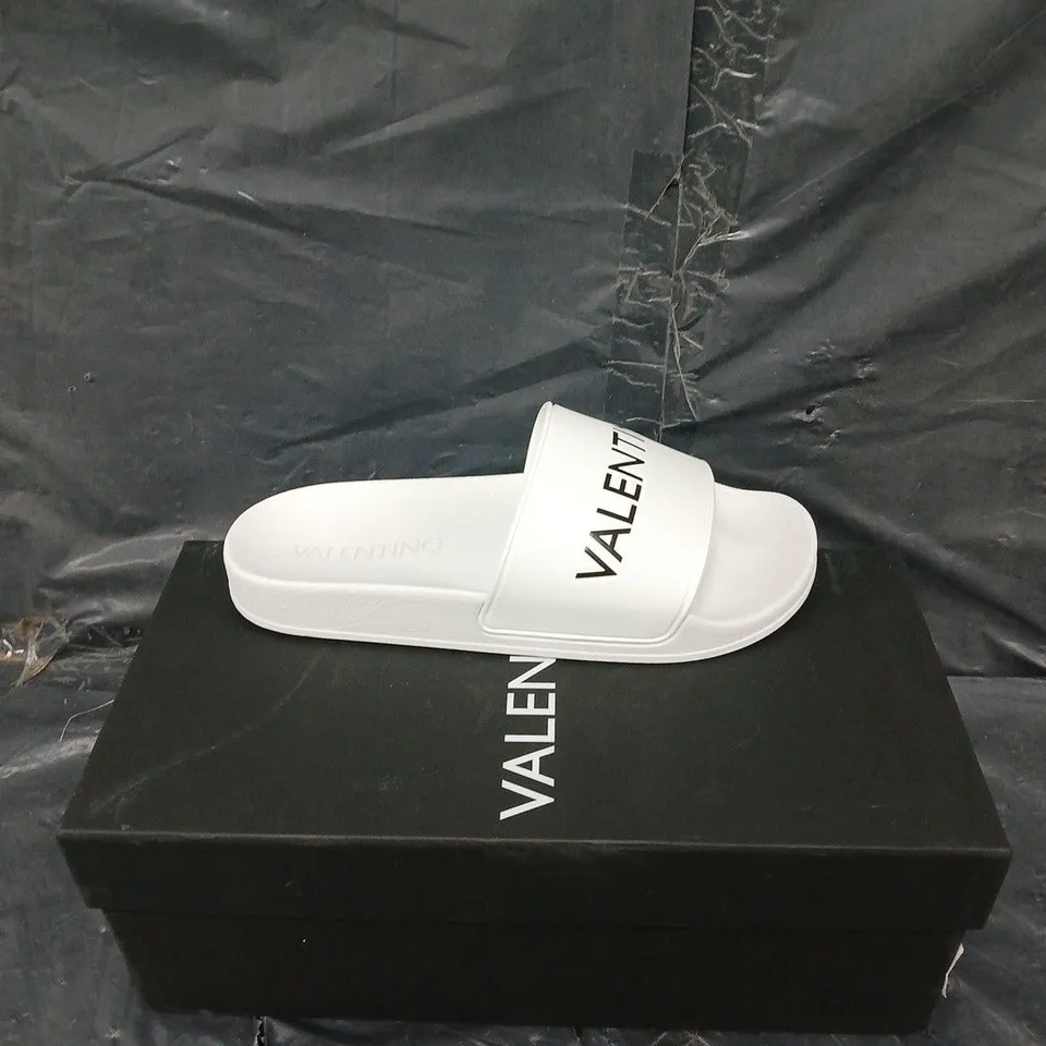BOXED PAIR OF VALENTINO WHITE SPA SLIDES UK 6.5