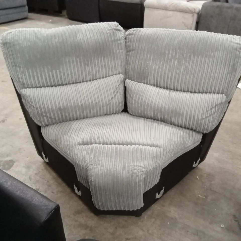 5 x ASSORTED DESIGNER SOFA PARTS AND PIECES