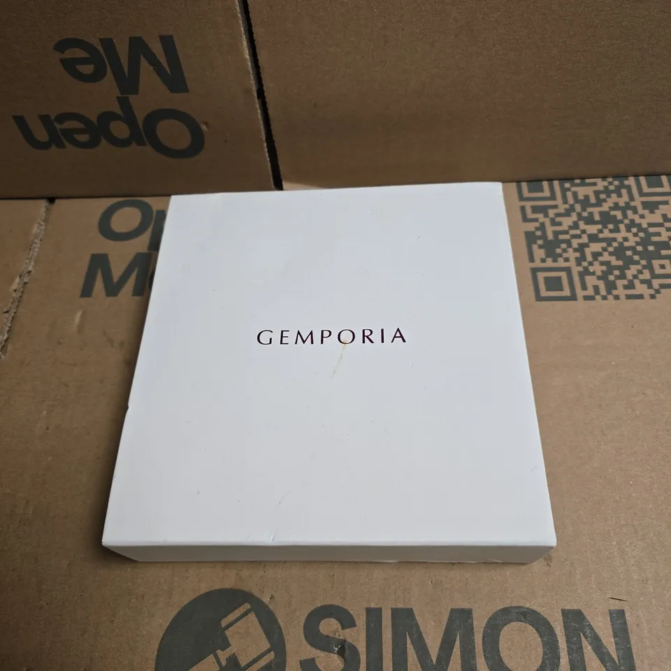 GEMPORIA PEARL BRACELET SET WITH BOX AND PURPLE POUCH