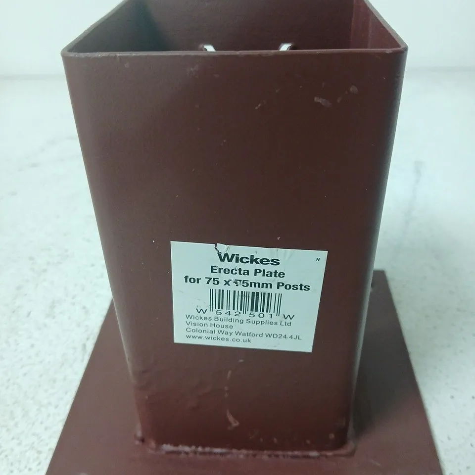 4 X WICKES ERECTA PLATE FOR 75 X 75 MM POSTS – BASE PLATE