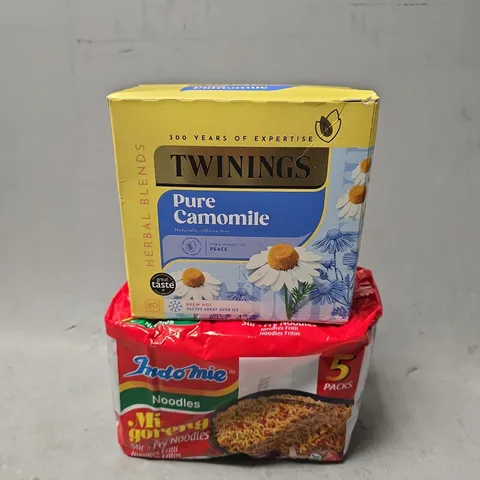 APPROXIMATELY 3 ASSORTED FOOD & DRINK ITEMS TO INCLUDE - TWININGS PURE CAMOMITE , INDOMIE NOODLES MI GORENG 