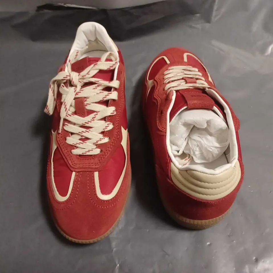 BOXED PAIR OF ALOHAS RIFE SHEEN RED LEATHER TRAINERS - UK 5