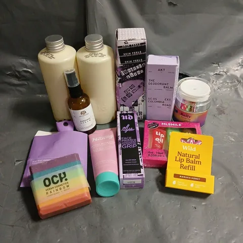 APPROXIMATELY 20 ASSORTED HEALTH & BEAUTY PRODUCTS TO INCLUDE URBAN DECAY LONG LASTING SETTING SPRAY, ESTRID RAZOR, WILD LIP BALM REFILL, ETC