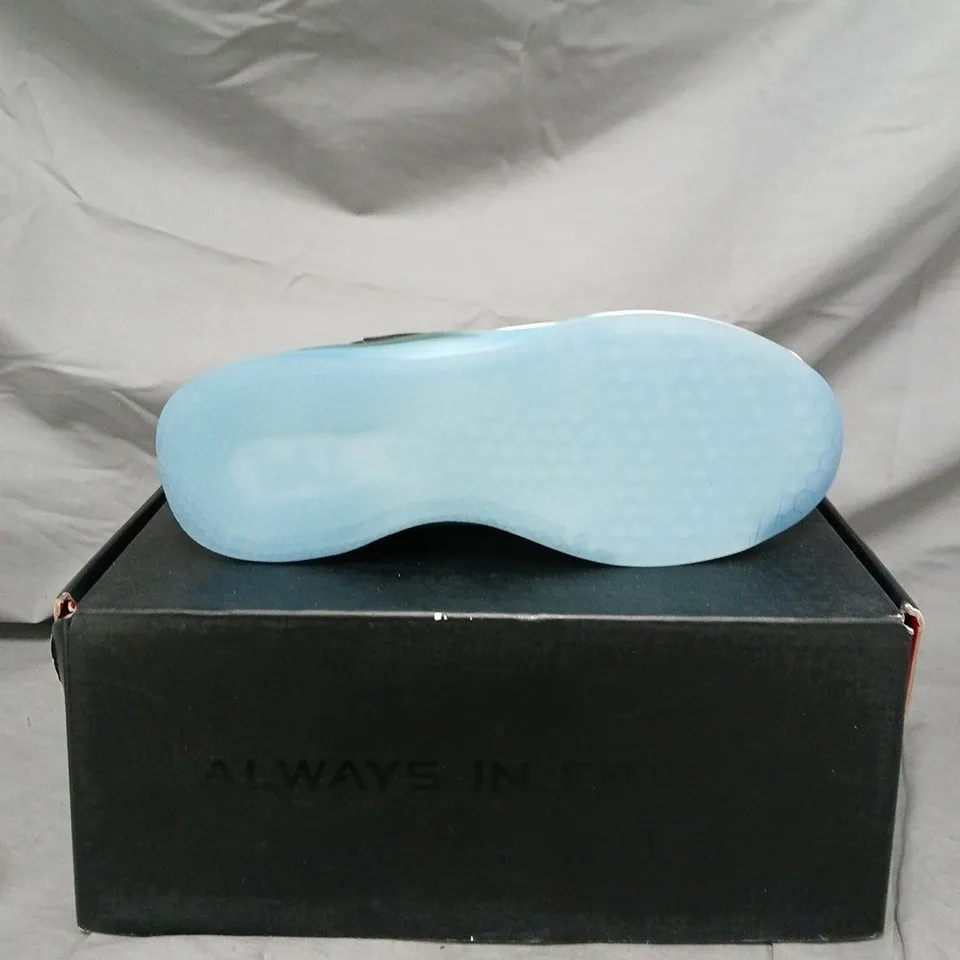 TYR RUNNING SHOES – WHITE/BLACK WITH BLUE SOLE - SIZE 4.5