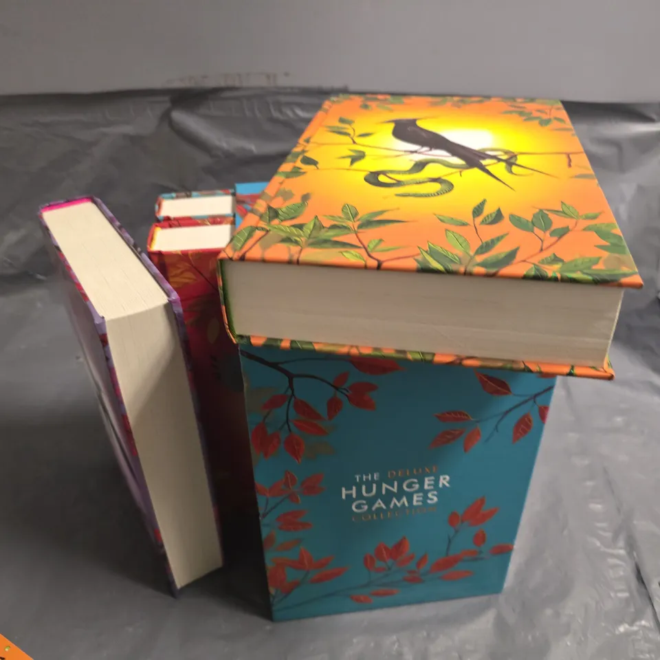 THE HUNGER GAMES DELUXE COLLECTION