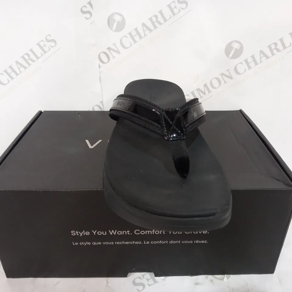 VIONIC PLATFORM OPEN TOE SANDAL IN BLACK - SIZE 7