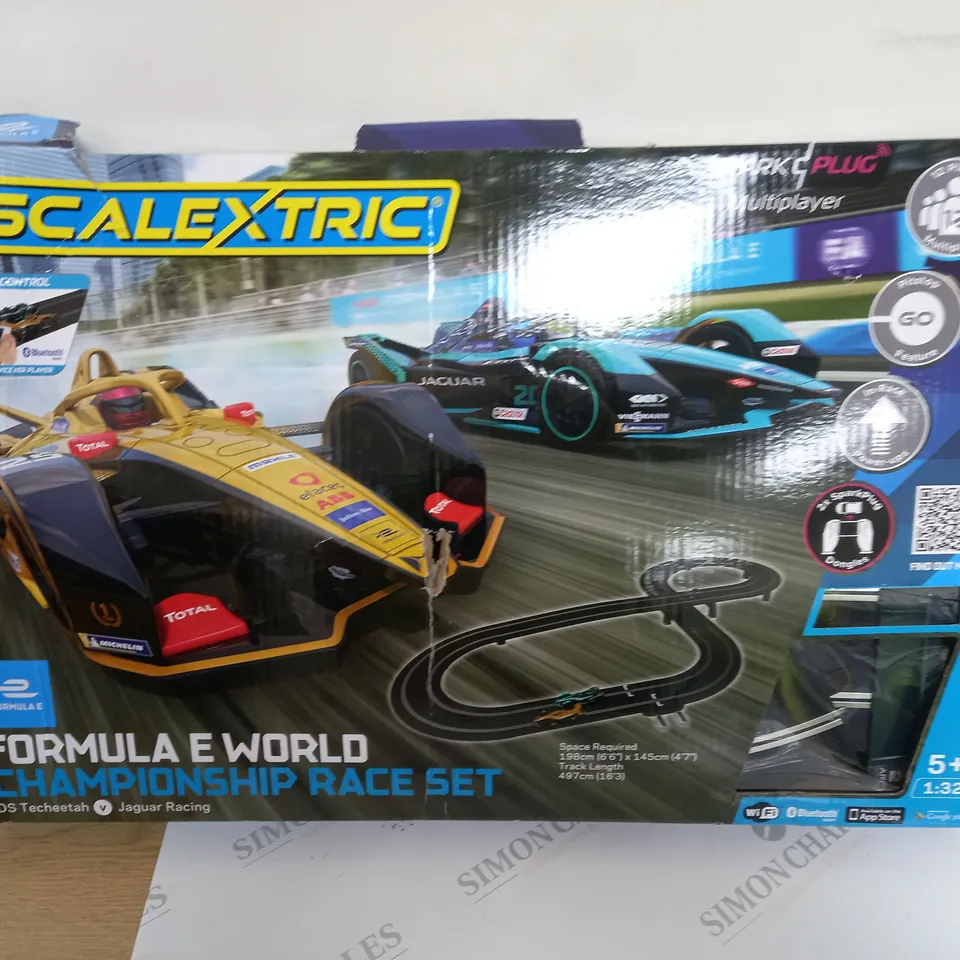 SCALEXTRIC FORMULA E WORLD CHAMPIONSHIP RACE SET