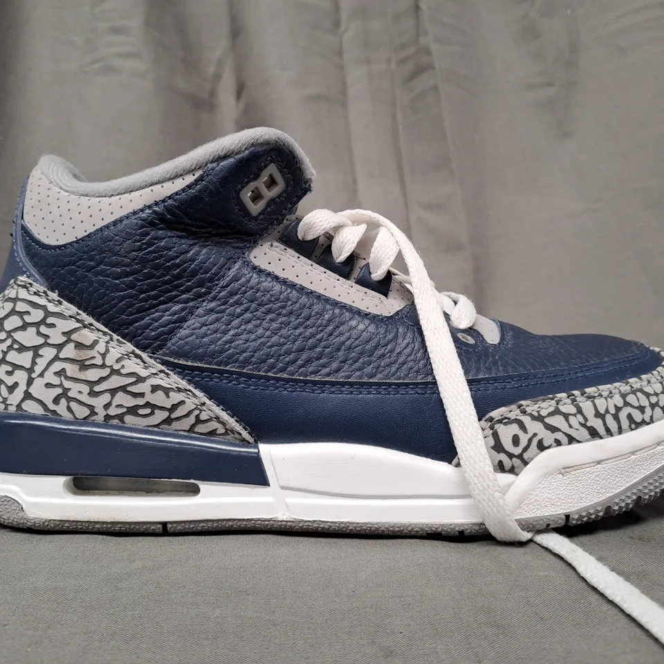 PAIR OF AIR JORDAN SHOES IN BLUE/GREY UK SIZE 5.5