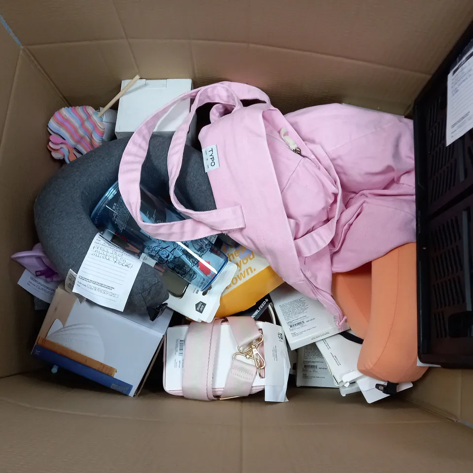 LARGE QUANTITY OF ASSORTED ITEMS TO INCLUDE SPONGEBOB SMOOTHIE CUP, TYPO PAD, DIGITAL DETOX WELLNESS BOX, ETC