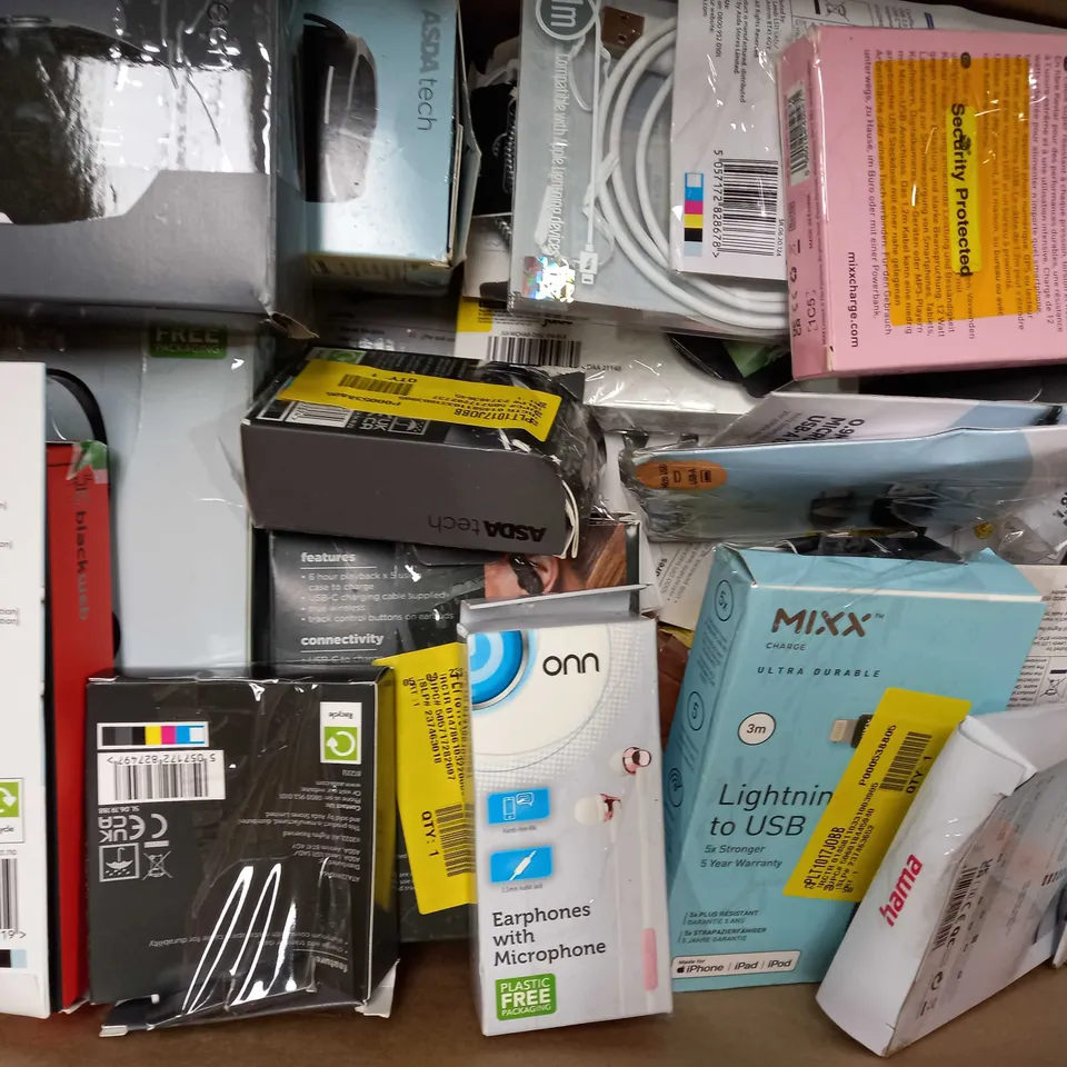 BOX OF APPROXIATELY 20 ASSORTED ELECTRICAL ITEMS TO INCLUDE JVC TRUE WIRELESS EARBUDS, ASDA TECH SLIM POWER BANK, ASDA TECH MICRO USB TO USB-A CABLE, ETC