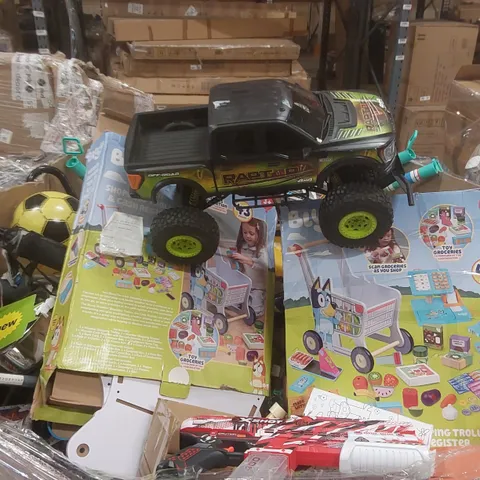 PALLET CONTAINING A VERY LARGE QUANTITY OF ASSORTED ITEMS INCLUDING: VARIOUS CHILDREN'S TOYS, TOY MONSTER TRUCK, UMBRELLA ECT