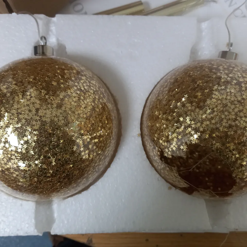 BOXED GOLDEN HANGING BALLS 