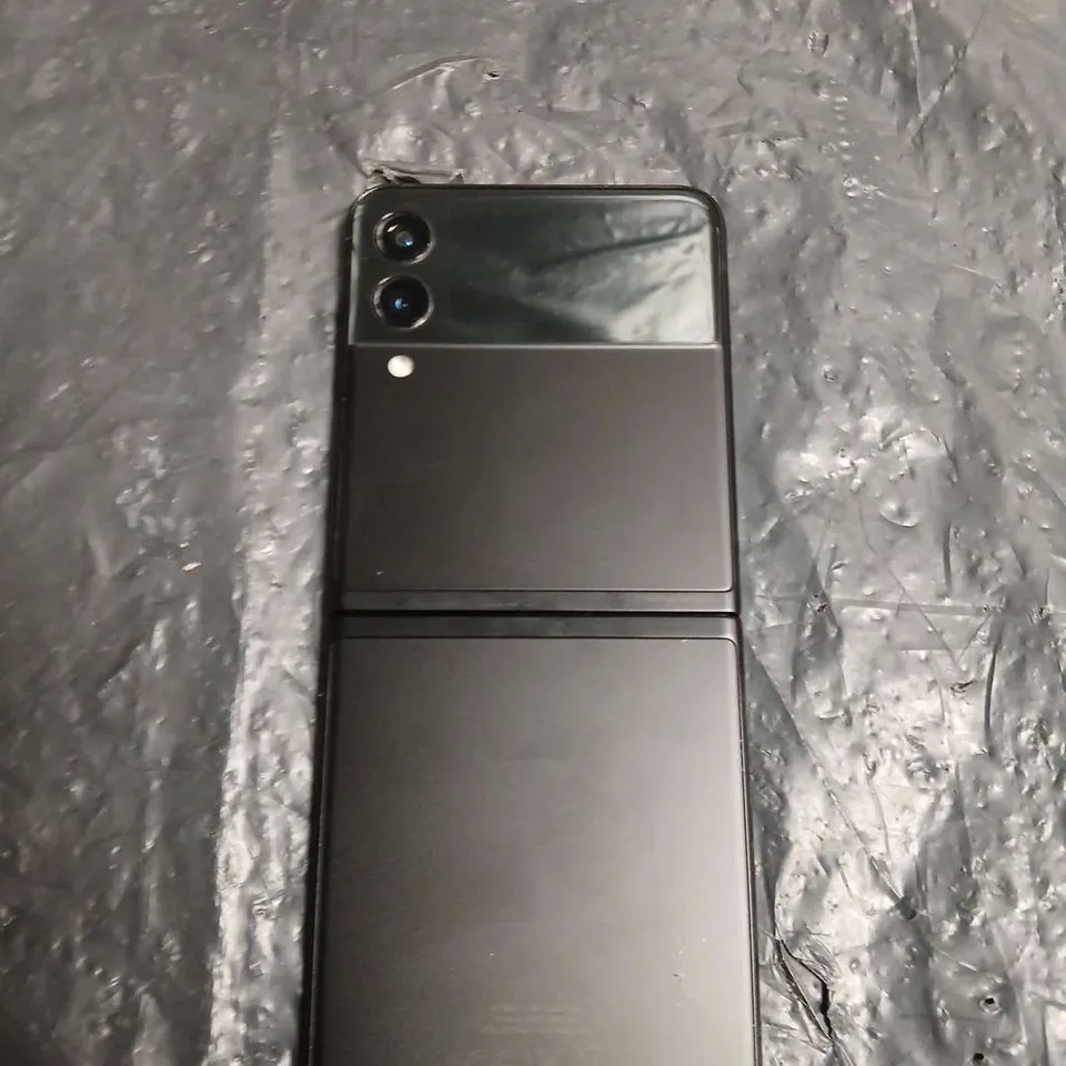 SAMSUNG GALAXY Z FLIP4 – BLACK (BOXED) - MODEL SM-F721B