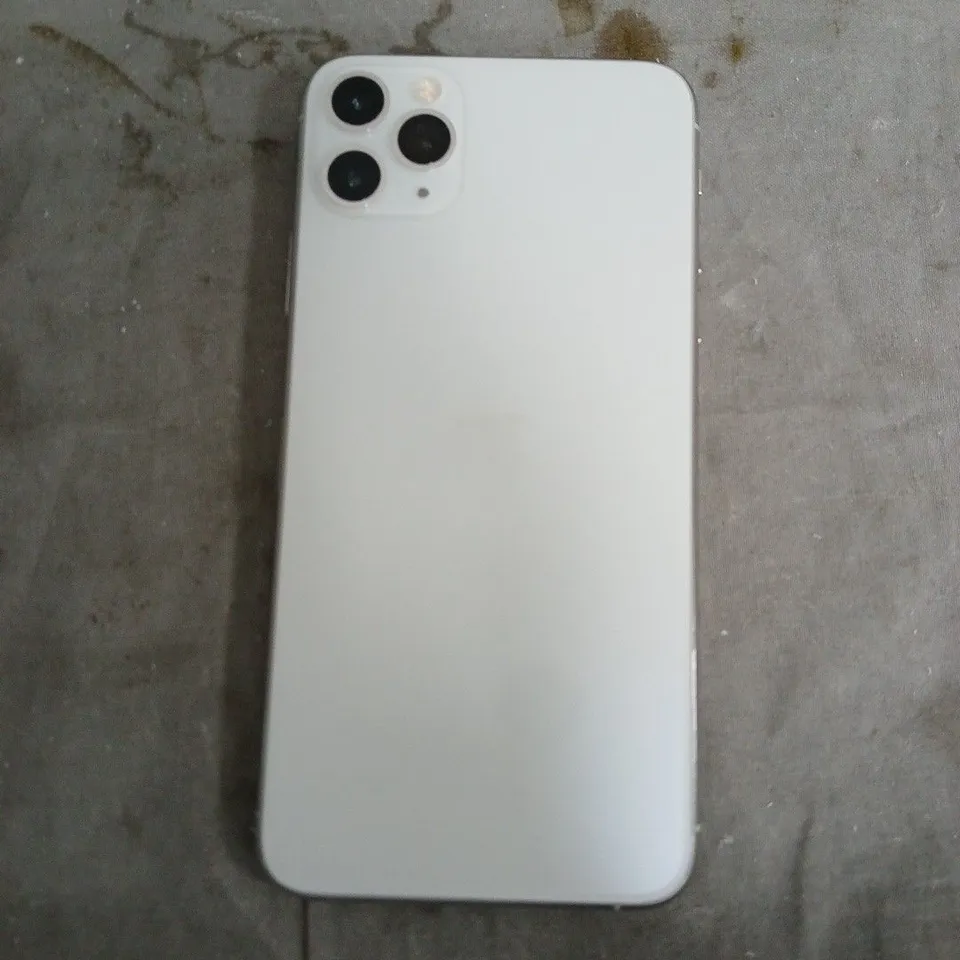 APPLE IPHONE 11 PRO MAX IN WHITE