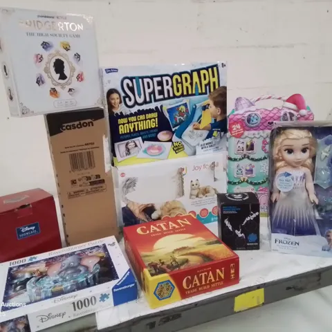 BOX CONTAINING APPROXIMATELY 10 TOYS AND OTHER ITEMS TO INCLUDE: DISNEY ORNAMENT, DISNEY PUZZLE, CATAN GAME, ELSA DOLL, SUPERGRAPH ETC.