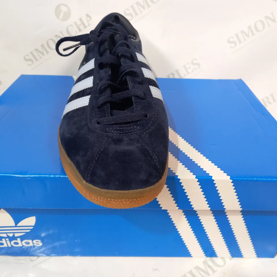 BOXED PAIR OF ADIDAS BERLIN SHOES IN NAVY UK SIZE 9