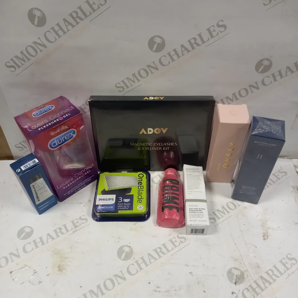 LOT TO CONTAIN APPROXIMATELY 30 ASSORTED BEAUTY & HEALTHCARE PRODUCTS, INCLUDES RAZORS, MAKEUP & SOAP 
