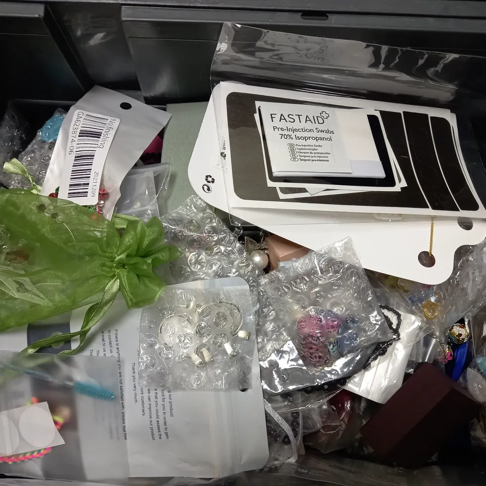 BOX OF APPROX 20 JEWELLERY ITEMS TO INCLUDE SMART WATCH STRAPS, NATURAL COCONUT BRACELET, PRE INJECTION SWABS